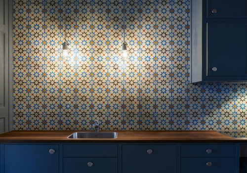 Küchenrückwand mit marokkanischen Zementplatten